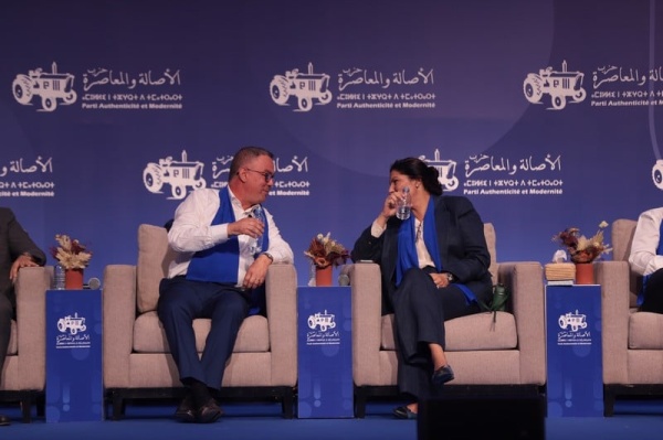 من الصالون إلى تغيير المسار لقجع يفتح النار على خصوم البام