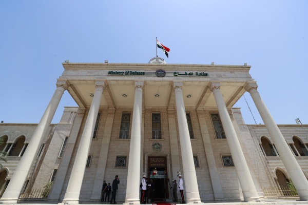 النزاهة تطيح بمسؤولين وضباط كبار في وزارة الدفاع العراقية النزاهة تطيح بمسؤولين وضباط كبار في وزارة الدفاع العراقية
