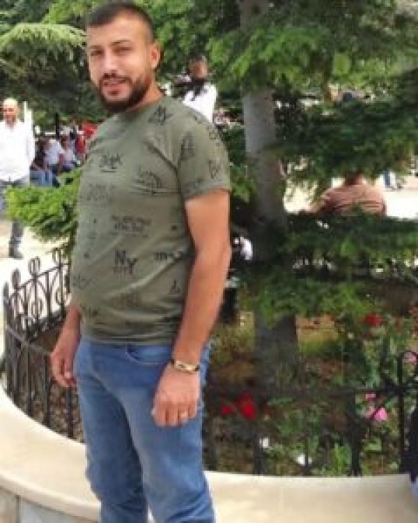 مأساة تهز بيت عوكر زغرتا الأب يلحق بابنه متأثر ا بجراحه ومطلق النار يسل م نفسه مأساة تهز بيت عوكر زغرتا الأب يلحق بابنه متأثر ا بجراحه ومطلق النار يسل م نفسه