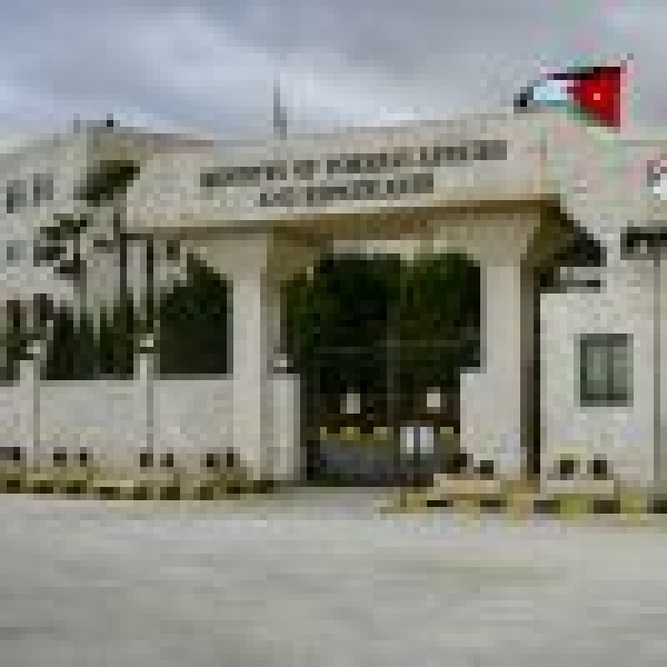 أكدت أنه انتهاك صارخ للقانون الدولي وتهديد للملاحة البحرية الأردن تدين الاعتداء الإيراني الآثم على الناقلة السعودية سدر أكدت أنه انتهاك صارخ للقانون الدولي وتهديد للملاحة البحرية الأردن تدين الاعتداء الإيراني الآثم على الناقلة السعودية سدر