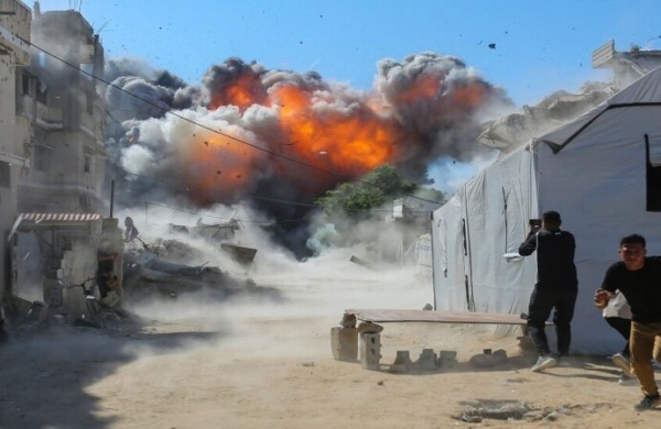 مجزرة جديدة في حي النصر بغزة إبادة أسرة كاملة و10 شهداء منذ صباح السبت مجزرة جديدة في حي النصر بغزة إبادة أسرة كاملة و10 شهداء منذ صباح السبت