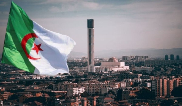 متابعة الجزائر تعلن الحداد لمدة 3 أيام مع تنكيس الأعلام خبر عاجل