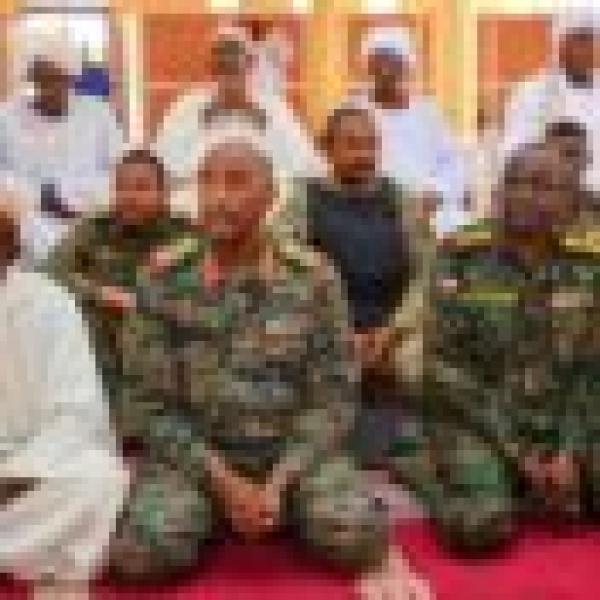 البرهان يعد بالقضاء على المتمردين وبسط السيطرة على كل السودان