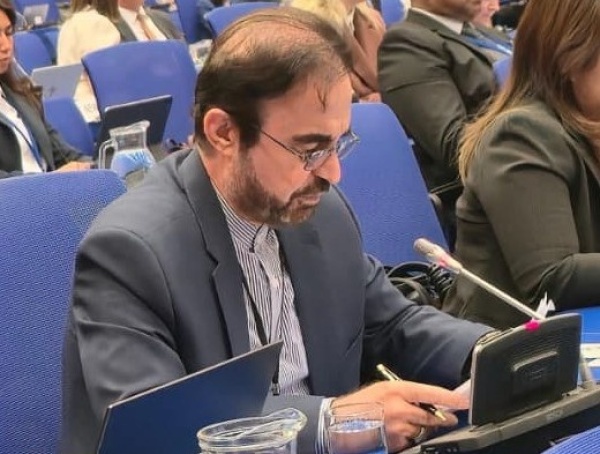 إيران تؤكد مواصلة برنامجها الفضائي السلمي رغم التهديدات والاعتداءات إيران تؤكد مواصلة برنامجها الفضائي السلمي رغم التهديدات والاعتداءات