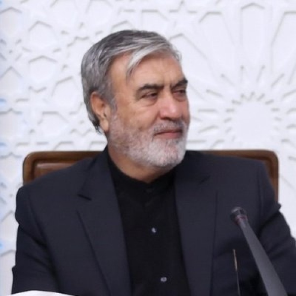 عزيزي مخاطبا الأمريكان نراقب كل تحركاتكم وعليكم إنهاء وجودكم وقبول النظام الإيراني الجديد بالمنطقة
