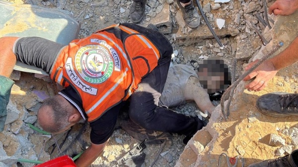 انتشال رفات 20 شهيد ا من تحت الأنقاض في غزة انتشال رفات 20 شهيد ا من تحت الأنقاض في غزة