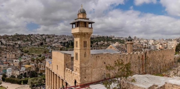 العدو الاسرائيلي يغلق الحرم الإبراهيمي بذريعة الأعياد اليهودية العدو الاسرائيلي يغلق الحرم الإبراهيمي بذريعة الأعياد اليهودية