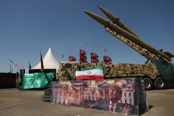 إيران تحذر دول الخليج يجب على الولايات المتحدة أن تتوقف وإلا ستتعرضون لضربة شديدة إيران تحذر دول الخليج يجب على الولايات المتحدة أن تتوقف وإلا ستتعرضون لضربة شديدة