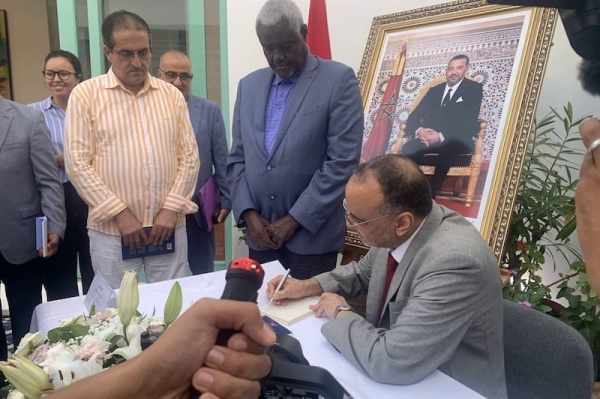الوزير الأول الموريتاني الأسبق يحكي بأصيلة قصة زمن العبور الهادئ الوزير الأول الموريتاني الأسبق يحكي بأصيلة قصة زمن العبور الهادئ
