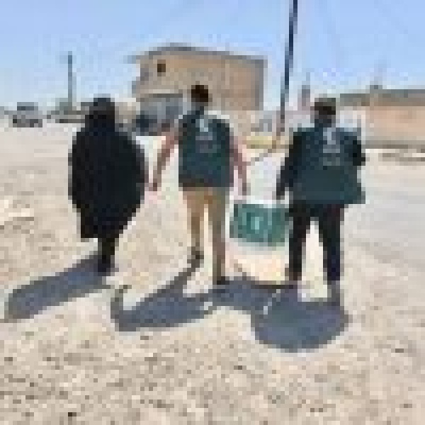 مركز الملك سلمان للإغاثة يوز ع 700 سلة غذائية في دير الزور بسوريا مركز الملك سلمان للإغاثة يوز ع 700 سلة غذائية في دير الزور بسوريا