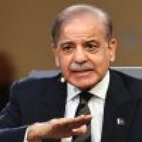رئيس الوزراء الباكستاني يحث جميع الأطراف على ضبط النفس رئيس الوزراء الباكستاني يحث جميع الأطراف على ضبط النفس