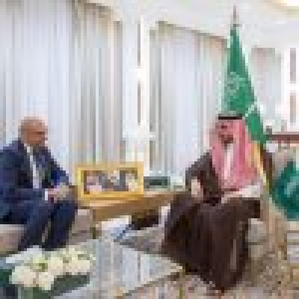 بحثا عدد ا من المواضيع ذات الاهتمام المشترك أمير منطقة الجوف يستقبل السفير الباكستاني لدى المملكة بحثا عدد ا من المواضيع ذات الاهتمام المشترك أمير منطقة الجوف يستقبل السفير الباكستاني لدى المملكة