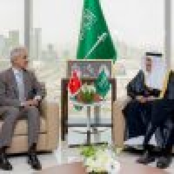 وزير النقل يعقد جلسة مباحثات مع نظيره التركي وزير النقل يعقد جلسة مباحثات مع نظيره التركي