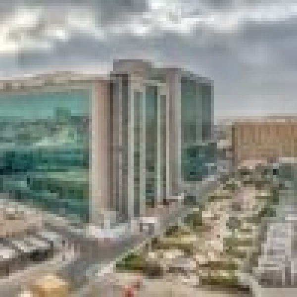 فريق طبي بمدينة الملك سعود الطبية ينقذ طفلا من إصابة قاتلة في الرقبة فريق طبي بمدينة الملك سعود الطبية ينقذ طفلا من إصابة قاتلة في الرقبة