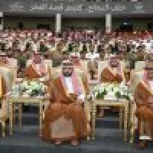 أمير جازان ي كر م منسوبي القطاعات والأجهزة الحكومية والمتطوعين من أبناء المنطقة المشاركين في إنجاح موسم الحج