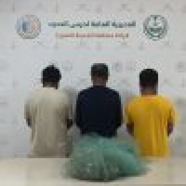 دوريات حرس الحدود بالمدينة المنورة تقبض على 3 أشخاص لمخالفتهم أنظمة الأنشطة البحرية بالمملكة دوريات حرس الحدود بالمدينة المنورة تقبض على 3 أشخاص لمخالفتهم أنظمة الأنشطة البحرية بالمملكة
