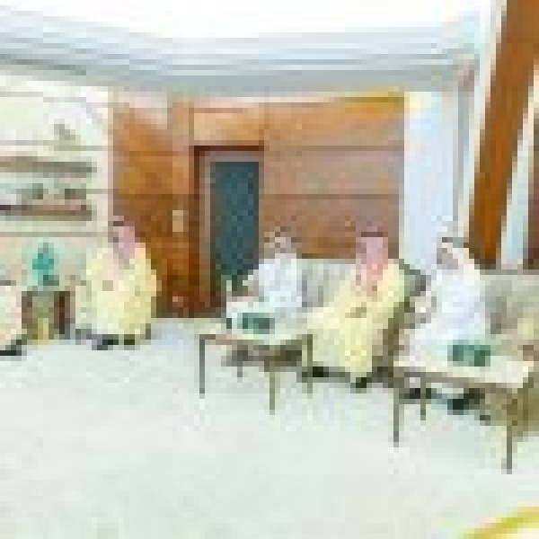 استمع لعرض عن أبرز منجزاتها أمير المنطقة الشرقية يستقبل رئيس وأعضاء مجلس إدارة جمعية السينما استمع لعرض عن أبرز منجزاتها أمير المنطقة الشرقية يستقبل رئيس وأعضاء مجلس إدارة جمعية السينما