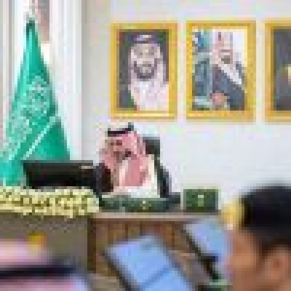 وج ه بتعزيز الجوانب التوعوية والرقابية بما يحقق بيئة أكثر أمن ا أمير الجوف يرأس اجتماع اللجنة العليا للسلامة المرورية بالمنطقة وج ه بتعزيز الجوانب التوعوية والرقابية بما يحقق بيئة أكثر أمن ا أمير الجوف يرأس اجتماع اللجنة العليا للسلامة المرورية بالمنطقة