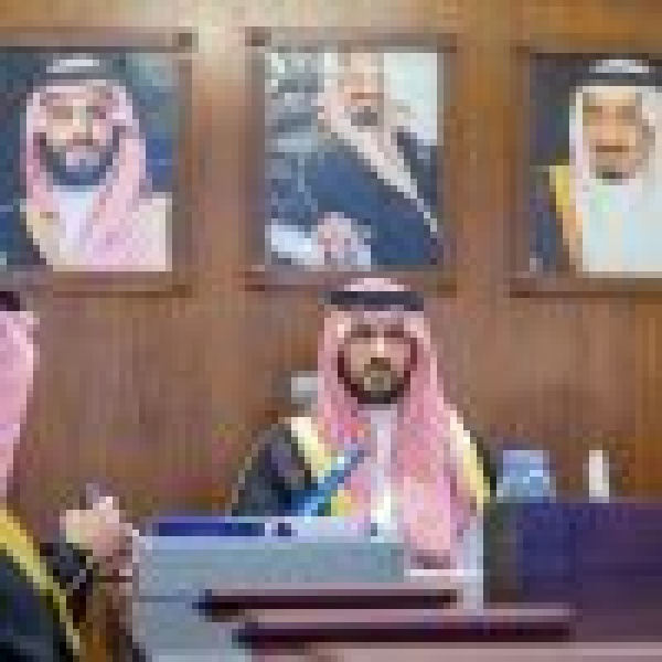 اط لع على أبرز إنجازاتها خلال عام 2025 نائب أمير الشرقية يستقبل الرئيس التنفيذي لمطارات الدمام اط لع على أبرز إنجازاتها خلال عام 2025 نائب أمير الشرقية يستقبل الرئيس التنفيذي لمطارات الدمام