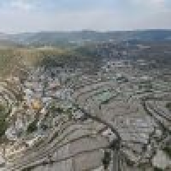 لوحات بيضاء في أحضان الجبال الب ر د يزي ن مرتفعات عسير لوحات بيضاء في أحضان الجبال الب ر د يزي ن مرتفعات عسير