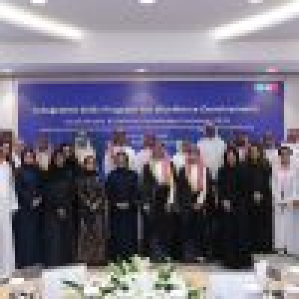 نائب وزير الموارد البشرية والتنمية الاجتماعية للعمل يفتتح أعمال برنامج تبادل المعرفة السعودي البحريني نائب وزير الموارد البشرية والتنمية الاجتماعية للعمل يفتتح أعمال برنامج تبادل المعرفة السعودي البحريني