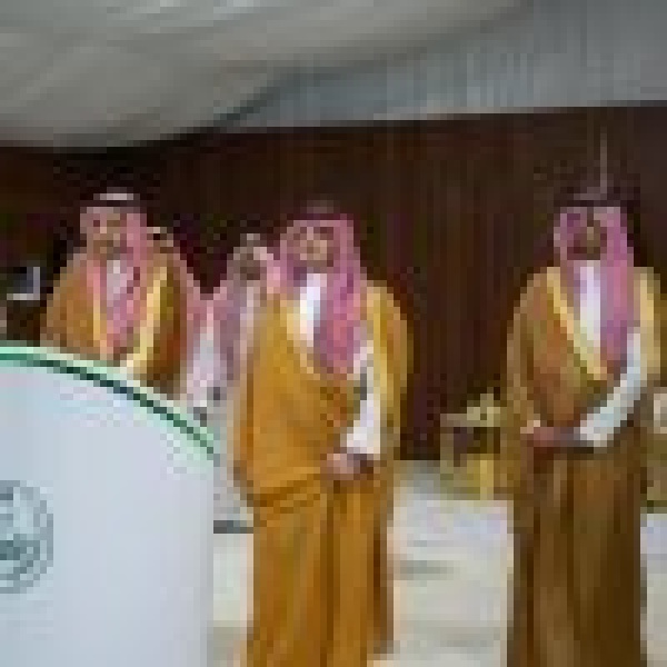 وزير الداخلية يدشن عدد ا من المشروعات الأمنية بمنطقة الباحة وزير الداخلية يدشن عدد ا من المشروعات الأمنية بمنطقة الباحة