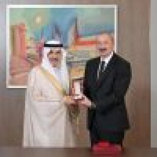 رئيس أذربيجان يمنح رئيس مجموعة البنك الإسلامي للتنمية وسام الصداقة
