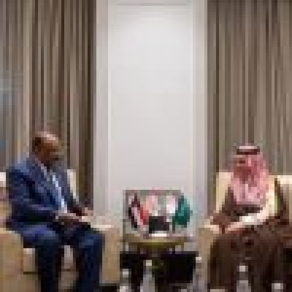 وزير الخارجية يبحث مع نظيره السوداني الأوضاع في المنطقة وزير الخارجية يبحث مع نظيره السوداني الأوضاع في المنطقة