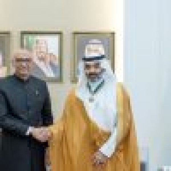 وزير الاتصالات وتقنية المعلومات يتقلد وسام هلال باكستان المدني
