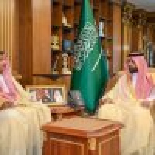 اطلع على برامجها وأهدافها وخدماتها الوطنية أمير جازان يستقبل رئيس جمعية الرؤية المستقبلية للإرشاد والتوجيه المهني بالمنطقة اطلع على برامجها وأهدافها وخدماتها الوطنية أمير جازان يستقبل رئيس جمعية الرؤية المستقبلية للإرشاد والتوجيه المهني بالمنطقة