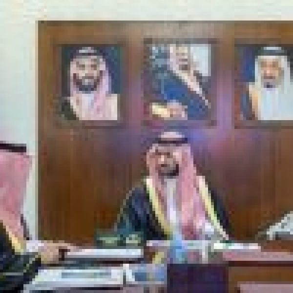 أكد أهمية صون الهوية التاريخية والتراثية وتعزيز جودة الحياة نائب أمير الشرقية يستقبل الرئيس التنفيذي لمؤسسة تطوير جزيرة دارين وتاروت أكد أهمية صون الهوية التاريخية والتراثية وتعزيز جودة الحياة نائب أمير الشرقية يستقبل الرئيس التنفيذي لمؤسسة تطوير جزيرة دارين وتاروت