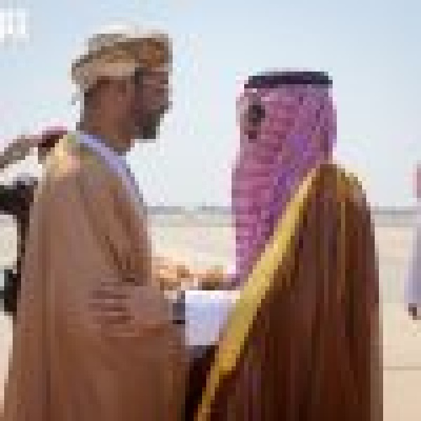 وزير الخارجية يصل إلى سلطنة ع مان وزير الخارجية يصل إلى سلطنة ع مان