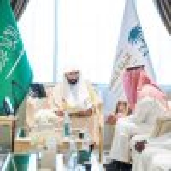 النائب العام يلتقي المستفيدين ويوج ه بسرعة دراسة الطلبات وإنجازها