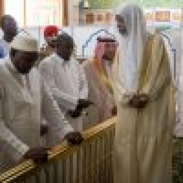 رئيس جمهورية جامبيا يزور المسجد النبوي الشريف ويتشرف بالسلام على النبي المصطفى وصاحبيه رئيس جمهورية جامبيا يزور المسجد النبوي الشريف ويتشرف بالسلام على النبي المصطفى وصاحبيه