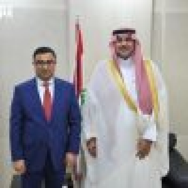 السفير الدوسري يلتقي المدعي العام التمييزي اللبناني السفير الدوسري يلتقي المدعي العام التمييزي اللبناني
