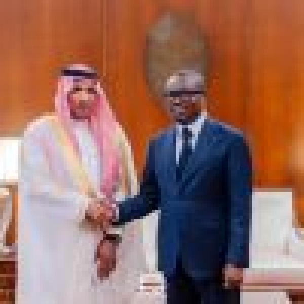 السفير غير المقيم لخادم الحرمين الشريفين في جمهورية بنين ي قد م أوراق اعتماده لرئيس الدولة السفير غير المقيم لخادم الحرمين الشريفين في جمهورية بنين ي قد م أوراق اعتماده لرئيس الدولة
