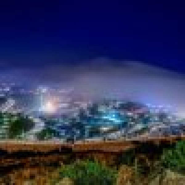 ضباب الباحة يرسم لوحة طبيعية على قمم الجبال ضباب الباحة يرسم لوحة طبيعية على قمم الجبال