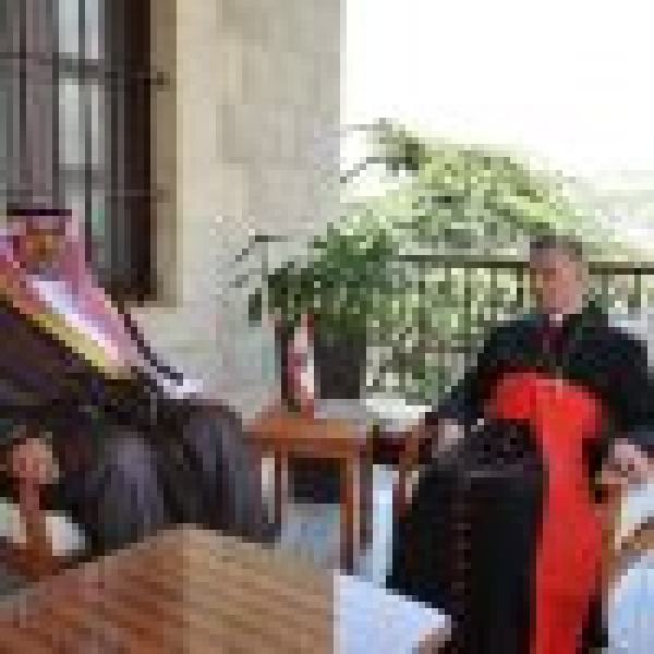سفير خادم الحرمين الشريفين لدى لبنان يلتقي البطريرك الماروني سفير خادم الحرمين الشريفين لدى لبنان يلتقي البطريرك الماروني