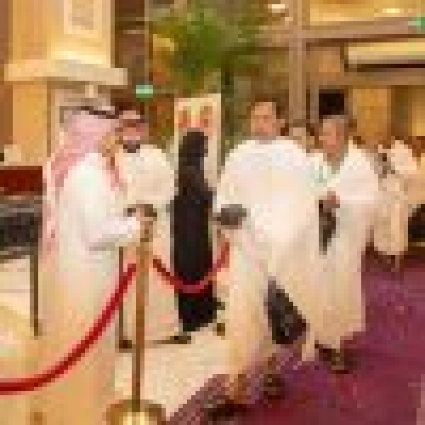 ضيوف برنامج خادم الحرمين يصلون إلى مكة ويؤدون المناسك