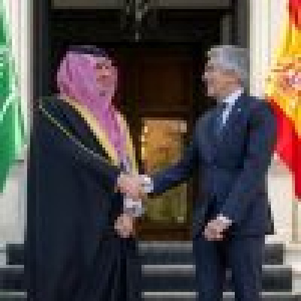وزير الداخلية يعقد جلسة مباحثات رسمية مع نظيره الإسباني ويوق عان وثيقة التدريب الشاملة بين وزارتي الداخلية في البلدين وزير الداخلية يعقد جلسة مباحثات رسمية مع نظيره الإسباني ويوق عان وثيقة التدريب الشاملة بين وزارتي الداخلية في البلدين
