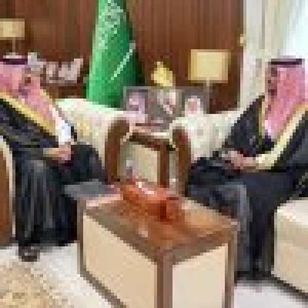 اط لع على استراتيجية تطوير العمل البلدي أمير حائل يستقبل أمين المنطقة اط لع على استراتيجية تطوير العمل البلدي أمير حائل يستقبل أمين المنطقة