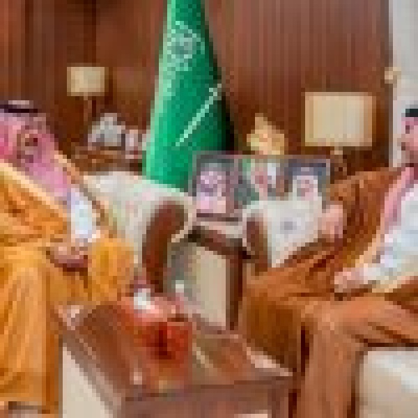 استعرض تقريره السنوي لعام 2025 أمير حائل يستقبل مدير فرع الهيئة العامة للإحصاء بالمنطقة