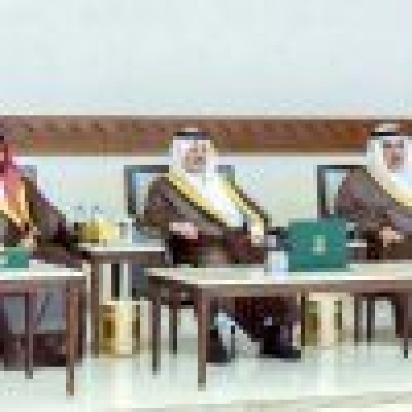 أمير الشرقية يرعى حفل تكريم النحالين المتميزين بالمنطقة والجهات المشاركة بمبادرة عسل المانجروف أمير الشرقية يرعى حفل تكريم النحالين المتميزين بالمنطقة والجهات المشاركة بمبادرة عسل المانجروف