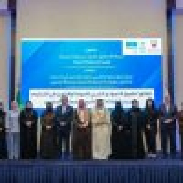 إطلاق تطبيق النموذج العربي للجودة والتمي ز في التعليم وتدريب القيادات التعليمية في البحرين إطلاق تطبيق النموذج العربي للجودة والتمي ز في التعليم وتدريب القيادات التعليمية في البحرين