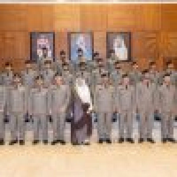 أشاد بما يبذلونه من جهود أمنية وإنسانية أمير الشرقية يستقبل منسوبي القوات الخاصة لأمن الطرق بالمنطقة أشاد بما يبذلونه من جهود أمنية وإنسانية أمير الشرقية يستقبل منسوبي القوات الخاصة لأمن الطرق بالمنطقة