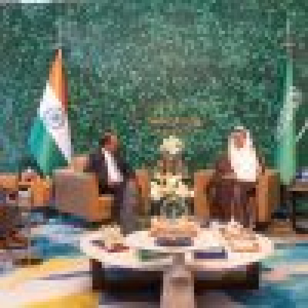 استعرضا أوج ه التعاون القائم بين البلد ين وزير الطاقة وزير الصناعة والثروة المعدنية يلتقي مستشار الأمن القومي الهندي استعرضا أوج ه التعاون القائم بين البلد ين وزير الطاقة وزير الصناعة والثروة المعدنية يلتقي مستشار الأمن القومي الهندي