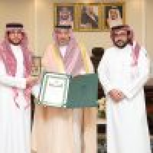 أمير نجران ي سل م مواطن ا وسام الملك عبدالعزيز من الدرجة الثالثة أمير نجران ي سل م مواطن ا وسام الملك عبدالعزيز من الدرجة الثالثة