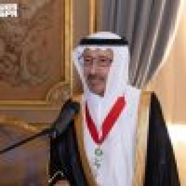 فرنسا تمنح السفير الرويلي وسام الاستحقاق الفرنسي من درجة قائد فرنسا تمنح السفير الرويلي وسام الاستحقاق الفرنسي من درجة قائد