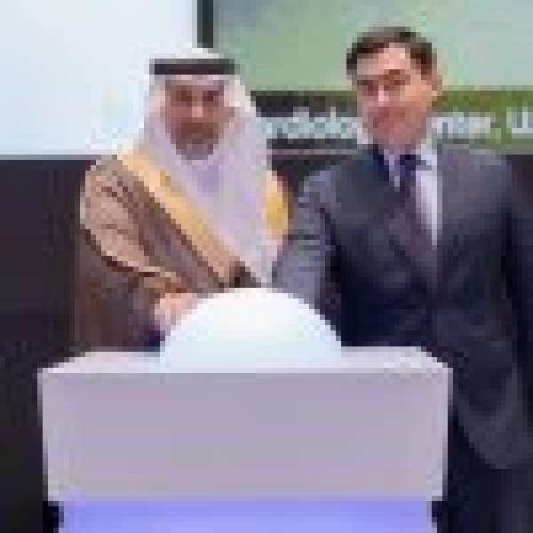 وزير الصحة يدشن الربط الرقمي بين مستشفى صحة الافتراضي ووزارة الصحة الأوزبكية