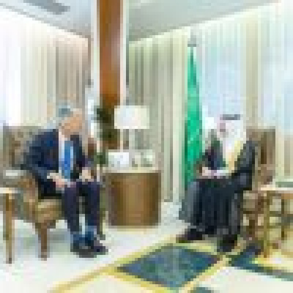ناقشا عدد ا من المواضيع ذات الاهتمام المشترك أمير المنطقة الشرقية يستقبل السفير القبرصي لدى المملكة